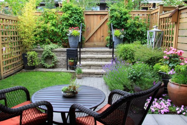 Small Yard Landscaping in De Pere
