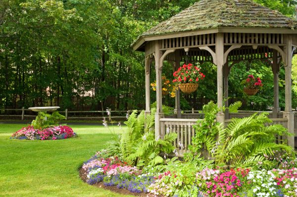 Backyard Landscaping Service in De Pere