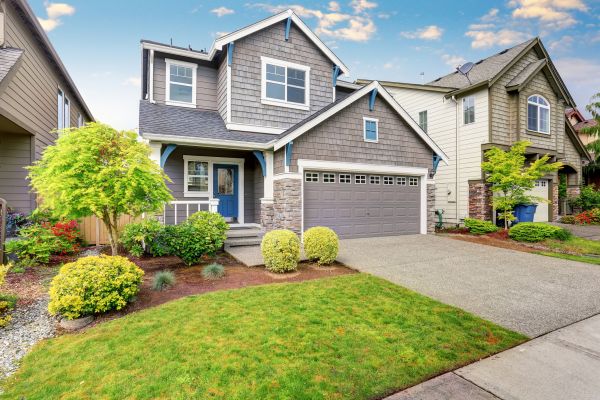 Curb Appeal Landscaping in De Pere